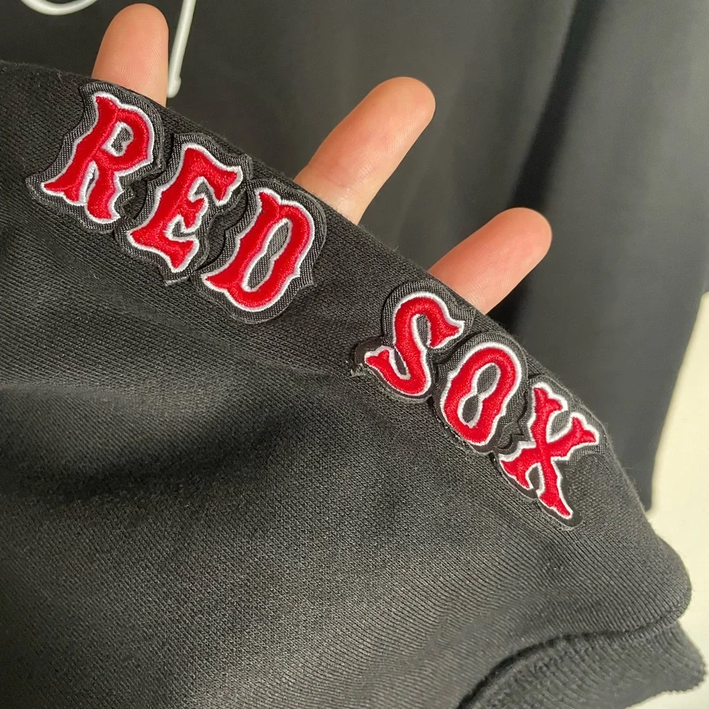 Pro Standard Boston Red Sox Crop Top Sweater - Picture 3 of 8